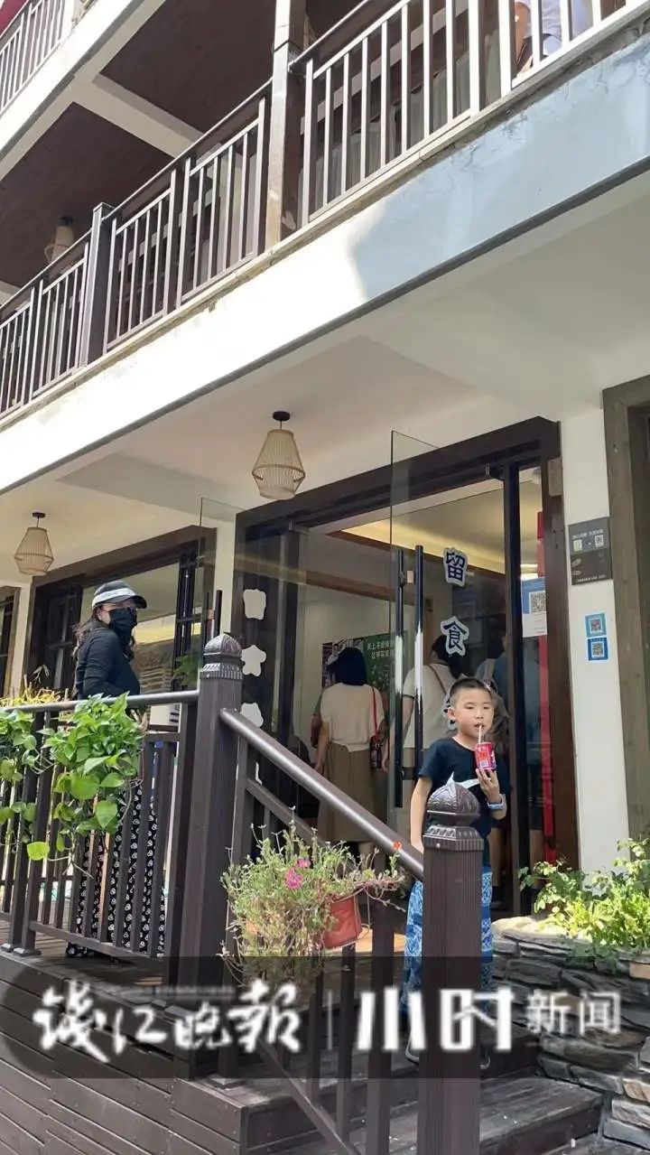 DƬ